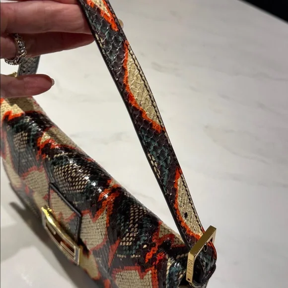 FENDI VINTAGE BAGUETTE ❤️🧡🖤💚 - Picture 7 of 17